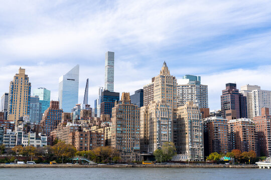 Fototapeta Skyscrapers in Midtown Manhattan Seen From Roosevelt Island