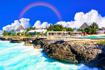 ザンジパルリゾートの美しいサンゴ礁の海
