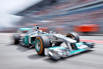 Obraz premium Motion blur of a car speeding around a circuit