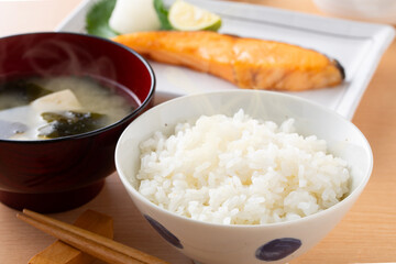 ご飯と銀鮭の塩焼き