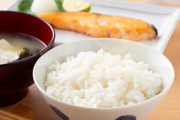 ご飯と銀鮭の塩焼き