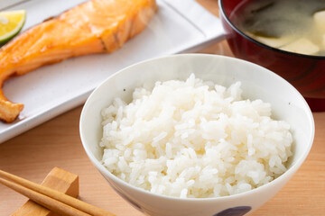ご飯と銀鮭の塩焼き