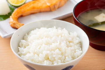 ご飯と銀鮭の塩焼き