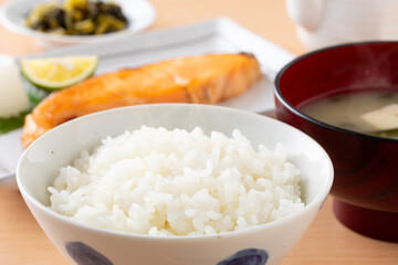 ご飯と銀鮭の塩焼き