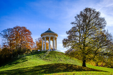 Fototapeta premium famous monopteros at the english garden in munich