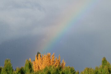 虹がかかる秋の空