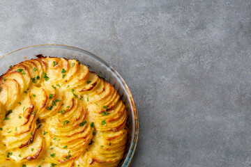 Potato gratin - graten (baked potatoes with cream and cheese) . Turkish name; Kremali patates