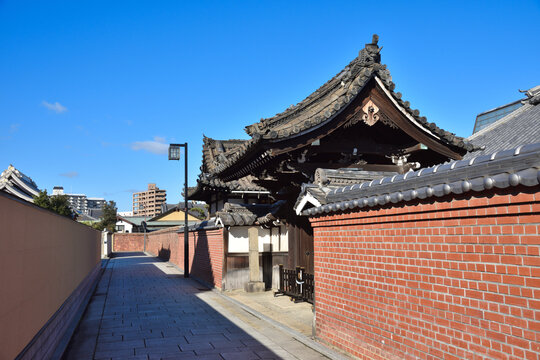 兵庫県尼崎市の城下町寺町の街並み