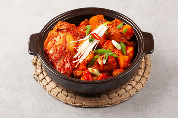닭볶음탕은 닭고기를 토막 쳐서 양념과 물을 넣고 끓인 음식. 
Dakbokkeumtang is a dish made by boiling chicken pieces with seasoning and water.
