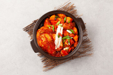 닭볶음탕은 닭고기를 토막 쳐서 양념과 물을 넣고 끓인 음식. 
Dakbokkeumtang is a dish made by boiling chicken pieces with seasoning and water.
