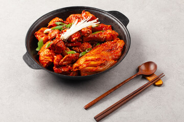 닭볶음탕은 닭고기를 토막 쳐서 양념과 물을 넣고 끓인 음식. 
Dakbokkeumtang is a dish made by boiling chicken pieces with seasoning and water.
