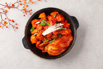 닭볶음탕은 닭고기를 토막 쳐서 양념과 물을 넣고 끓인 음식. 
Dakbokkeumtang is a dish made by boiling chicken pieces with seasoning and water.
