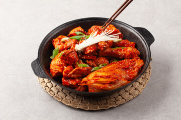 닭볶음탕은 닭고기를 토막 쳐서 양념과 물을 넣고 끓인 음식. 
Dakbokkeumtang is a dish made by boiling chicken pieces with seasoning and water.
