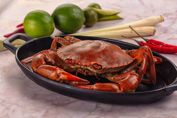 Gourmet steamed crab served lime