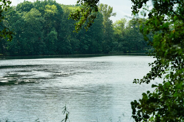 Wanderweg rund um den See von Appelbeck im Herbst