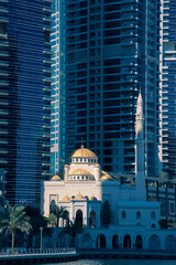Hochh&auml;user und Moschee, Dubai Marina, Dubai, Vereinigte Arabische Emirate