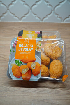 Chef Select Roladki Devolay chicken bites in a clear plastic container