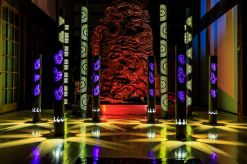 岐阜県関市・龍泰寺の龍の木彫りを照らす幻想的竹あかりライトアップ