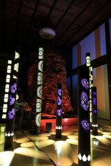 岐阜県関市・龍泰寺の龍の木彫りを照らす幻想的竹あかりライトアップ