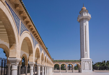 dziedziniec z minaretem.Tunezja