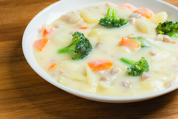 鶏肉のクリームシチュー