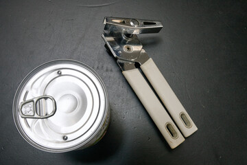 Closed metallic can and opener