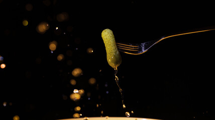 Cornichon festif, intérieur, soir, horizontal