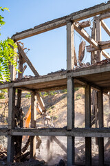 Obraz premium building is breaking with demolition excavator