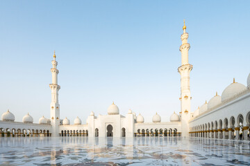 The majestic Sheikh Zayed Grand Mosque in Abu Dhabi, United Arab Emirates