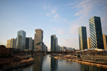 Obraz premium korean lake city & sunset city view