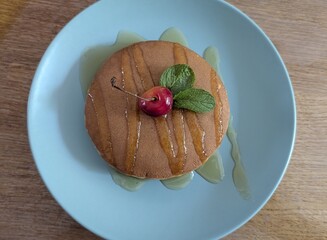 Pancakes moelleux au miel et aux fruits