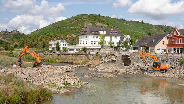 Abri&szlig; der Nepomuk Br&uuml;cke in Rech im Juli 2023 nach der Flut 