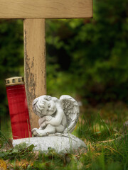 Trauern am Grab, kleiner Engel mit Lampe, keinen Namen