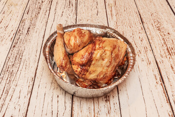  roasted chicken marinated in Mediterranean spices, served sliced ​​on basmati rice with slivered almonds and accompanied by a cucumber and yogurt salad