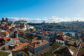 Fototapeta premium panoramica Oporto, detalles de la ciudad en Navidad 2025, Porto city details at Christmas 2025, Porto Stadtansichten Weihnachten 2025, ポルト市クリスマスの詳細 2025, Détails de la ville de Porto à Noël 2025, Port