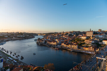 Obraz premium Oporto Puente de Don Luis I, Dom Luís I Bridge in Porto, Dom-Luís-I.-Brücke in Porto, ポルト ドン・ルイス1世橋, Pont Dom-Luís-I à Porto, Ponte Dom Luís I no Porto, 波尔图唐·路易斯一世大桥