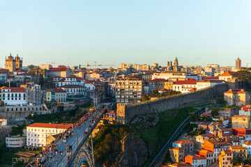 Obraz premium Atardecer en Oporto con vistas panorámicas de la ciudad y el río 2026, Sunset in Porto panoramic city and river views 2026, Panoramischer Sonnenuntergang über Porto und dem Fluss 2026, 2026年 ポルトの街と川のパ