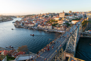 Obraz premium Oporto Puente de Don Luis I, Dom Luís I Bridge in Porto, Dom-Luís-I.-Brücke in Porto, ポルト ドン・ルイス1世橋, Pont Dom-Luís-I à Porto, Ponte Dom Luís I no Porto, 波尔图唐·路易斯一世大桥