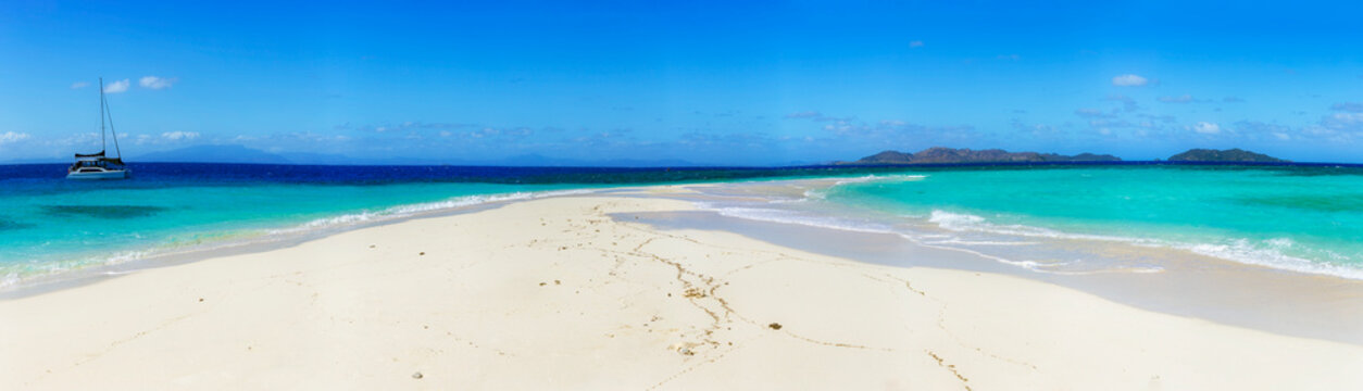 Fiji sand depost boat island panorama