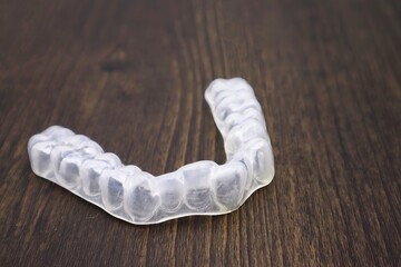歯の矯正用のマウスピースのクローズアップ