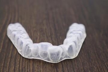 歯の矯正用のマウスピースのクローズアップ