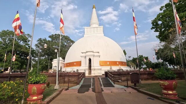 Somawathiya Stupa &ndash; Ancient Buddhist Temple and Sacred Site in Sri Lanka