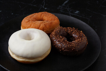 チョコドーナツ　ホワイトチョコドーナツ