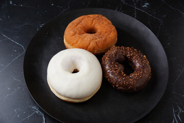 チョコドーナツ　ホワイトチョコドーナツ