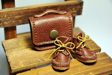 ミニチュアサイズのかわいい革の小物