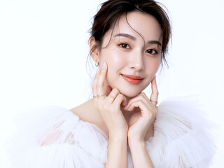 アジア系 若い女性のうるおい肌・スキンケアイメージ