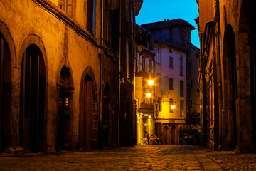 Nuit tombante sur la ville de Le-Puy-en-Velay