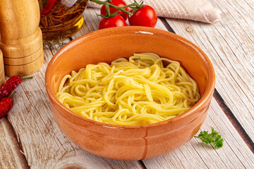 Boiled yellow egg noodles in the bowl