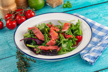 Salad with salmon and arugula