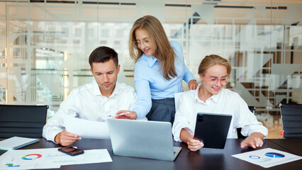 Fototapeta premium Team collaboration in an office meeting space